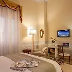 Palace Hotel *